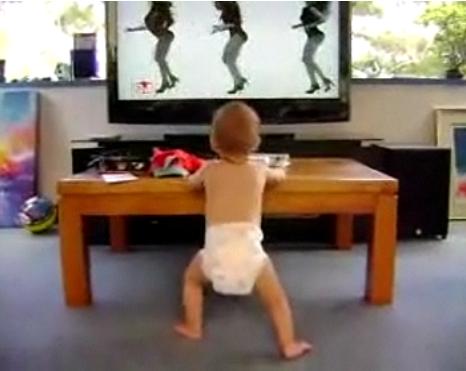 Bébé qui danse sur le clip de Beyoncé (VIDEO)