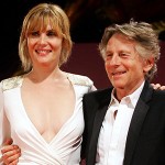 Emmanuelle Seigner frappe une cameraman (VIDEO)