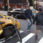 2 chauffeurs de Taxi New-Yorkais se battent dans la rue (VIDEO)