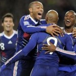 Le petit journal tacle sévèrement l&rsquo;équipe de France (VIDEO)
