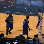 NBA : Un joueur marque un beau panier à trois points contre son camp (VIDEO)