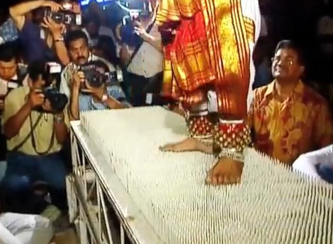 elle danse sur des clous elle danse sur des clous