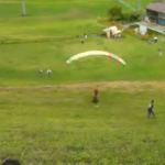 Il n&rsquo;a pas encore décollé, qu&rsquo;il s&rsquo;écrase au sol avec son para-pente (VIDEO)