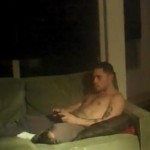 Elle casse la PlayStation 3 de son copain trop paresseux (VIDEO)