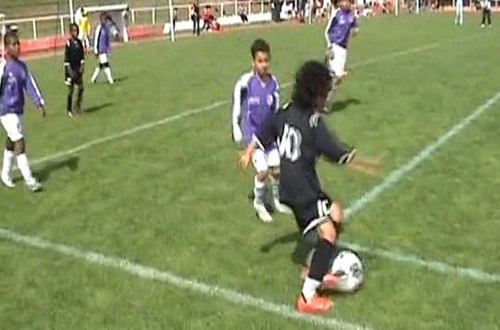 Un garçon de 8 ans qualifié de futur Maradona (VIDEO)