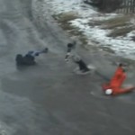 Vent plus verglas = une pluie de chutes (VIDEO)