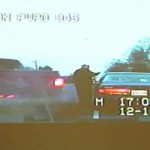 Un policier violemment heurté par un pick-up pendant un contrôle (VIDEO)