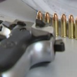Une mère échange sa fille contre un pistolet 