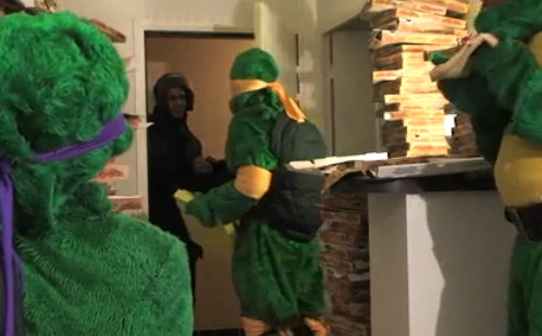 Rémi Gaillard vs livreur de Pizza (VIDEO)