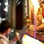 Un vendeur de glace turc qui fait son show (VIDEO)