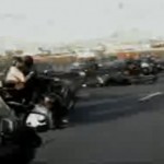 Les motards tombent comme des dominos (VIDEO)