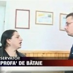 Une prof baffe un policier roumain qui lui rend la pareille (VIDEO)