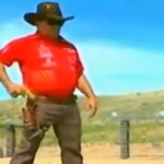 L'homme qui tire plus vite que son ombre (VIDEO)