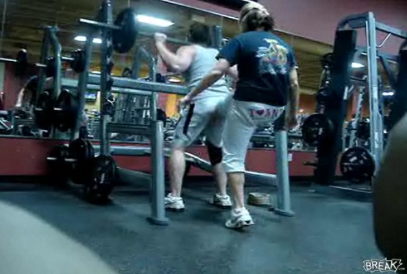 coup de pied dand les couille muscu