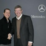 Schumacher met un vent à un enfant et va embrasser une blonde (VIDEO)
