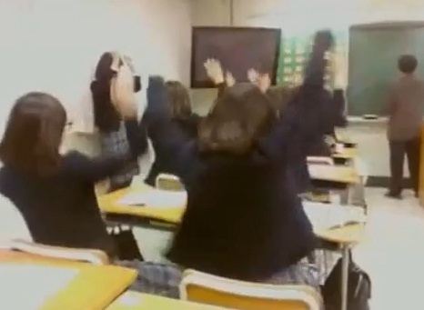 elles dansent en classe