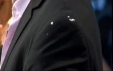 eric naulleau se fait cracher dessus