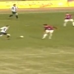 Il marque un très beau but contre son camp (VIDEO)