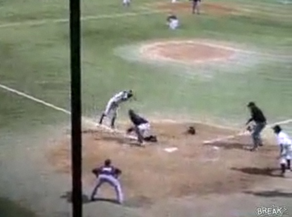 Une action incroyable lors d’un match de Baseball (VIDEO)