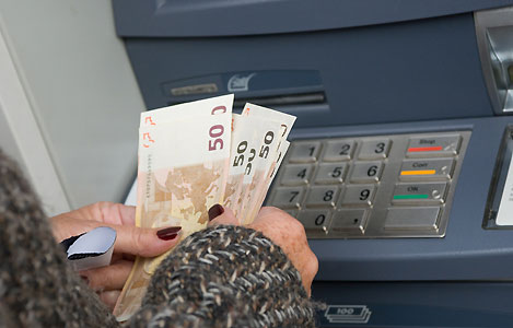 France : caché dans le faux-plafond d’une banque, il vole 70 000 euros