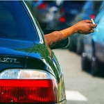 Un garçon de 11 ans arrêté au volant d'une voiture en fumant une cigarette