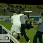 Hooligans aux Émirats Arabes Unis qui s'en prennent au staff médical (VIDEO)