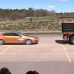 Une démonstration de sécurité Volvo tourne au ridicule (VIDEO)