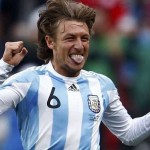 Gabriel Heinze se mange une caméra et gifle le caméraman ! (VIDEO)