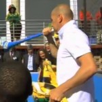 Zidane souffle dans une vuvuzela : fail !!! (VIDEO)