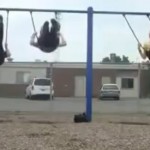 Saut foireux de la balancoire (VIDEO)