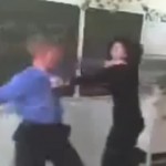 Il se bat avec sa prof et la met K.O (VIDEO)