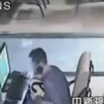 Un chinois sauvagement poignardé par des Triades alors qu'il surf sur le net (VIDEO)