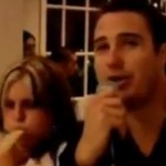 Elle se vomit dessus pendant un mariage (VIDEO)