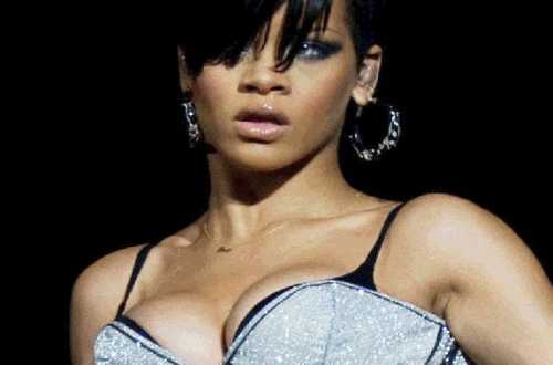 Rihanna s’est-elle fait refaire les seins ?