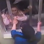 Une employée de McDonald&rsquo;s agressée pour des nuggets (VIDEO)
