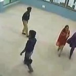 Le pakistanais qui ne connait pas les portes automatiques (VIDEO)