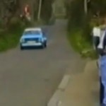 Un photographe de rallye échappe à la mort de 10 cm (VIDEO)