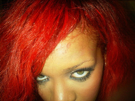 Rihanna s’est blessée avec un fer à lisser