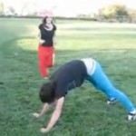 Comment piéger quelqu&rsquo;un à saute-mouton (VIDEO)