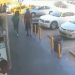 Un voleur arrache les dons pour l&rsquo;église recueillis par une grand-mère (VIDEO)
