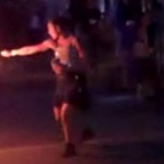 Une cracheuse de feu frôle le drame (VIDEO)