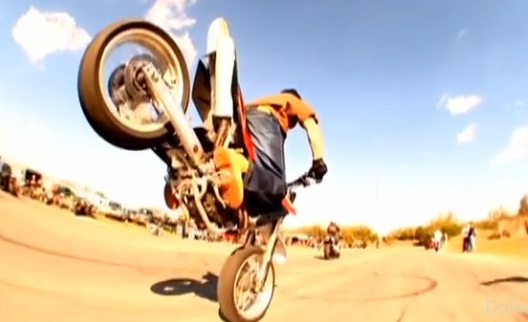 Freestyle Moto (VIDEO)