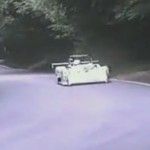 Quand une voiture de course percute un cerf (VIDEO)