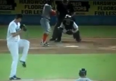 Baston lors d’un match de baseball (VIDEO)