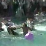 Il frappe une fille et se fait ensuite démonter par plusieurs mecs (VIDEO)