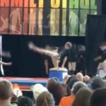 Enorme gamelle au spectacle de l&rsquo;école (VIDEO)