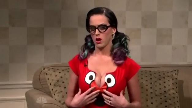 Katy Perry crée un scandale pour avoir porté un décolleté dans une une émission pour enfants (VIDEO)