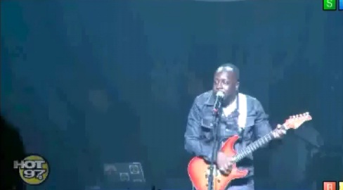 Wyclef Jean clash Sean Penn violemment en chantant (VIDEO)