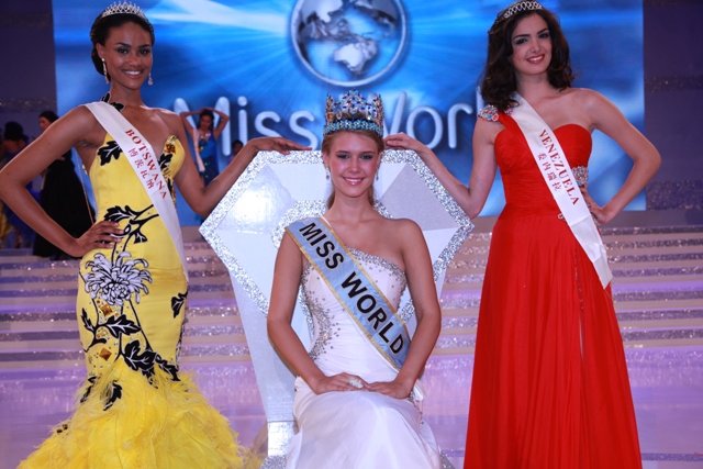 Miss USA couronnée Miss Monde 2010 (PHOTOS ET VIDEO)