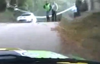 Rallye : quand le copilote se trompe de direction (VIDEO)